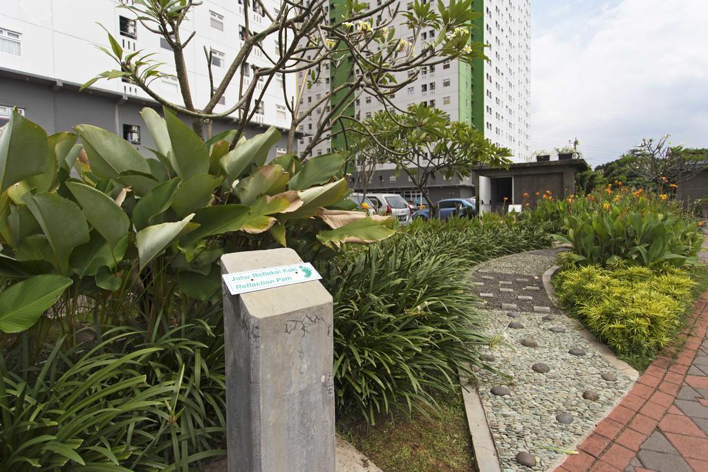 Reddoorz Apartment @ Green Pramuka Jakarta Extérieur photo