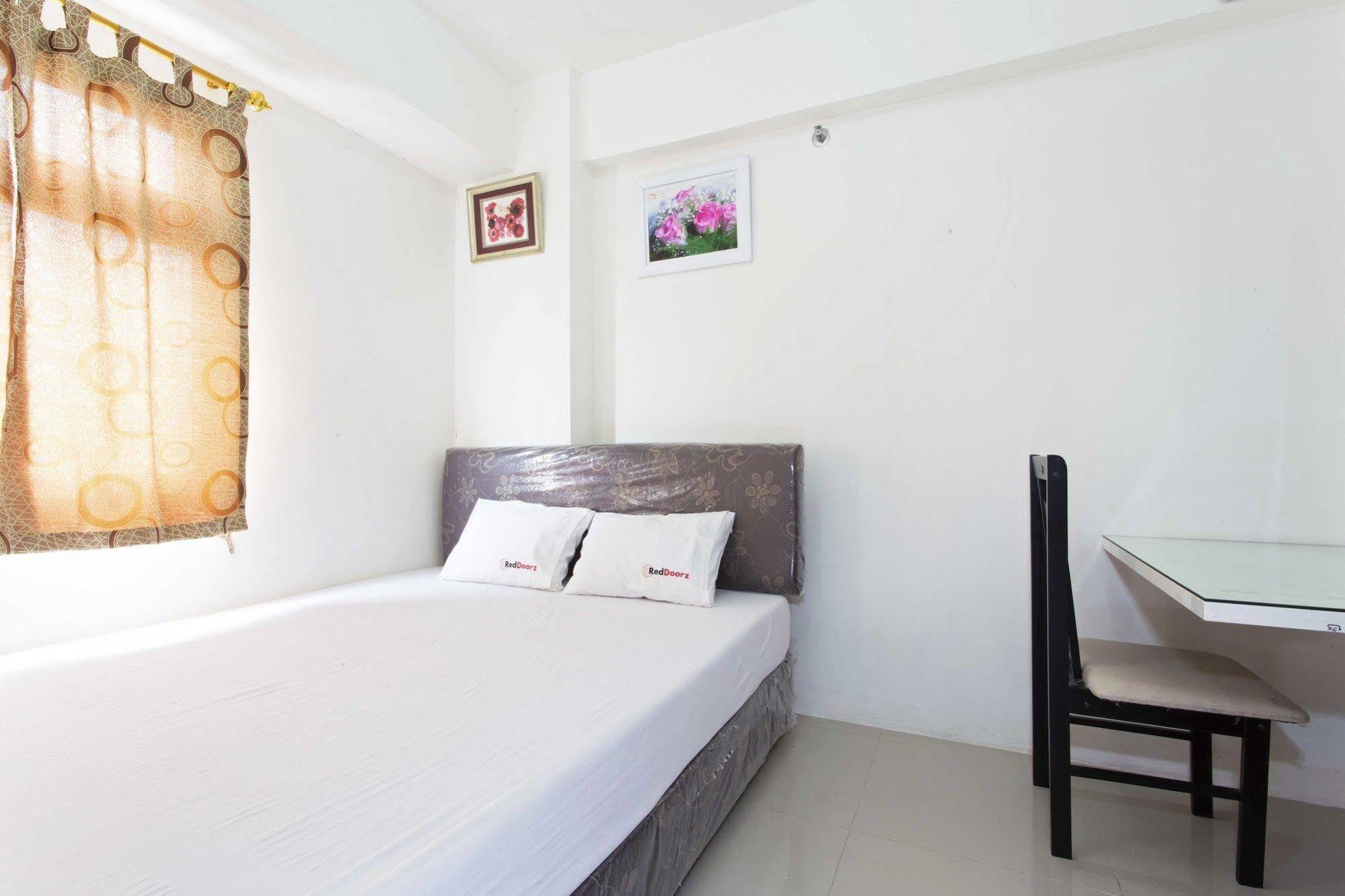 Reddoorz Apartment @ Green Pramuka Jakarta Extérieur photo