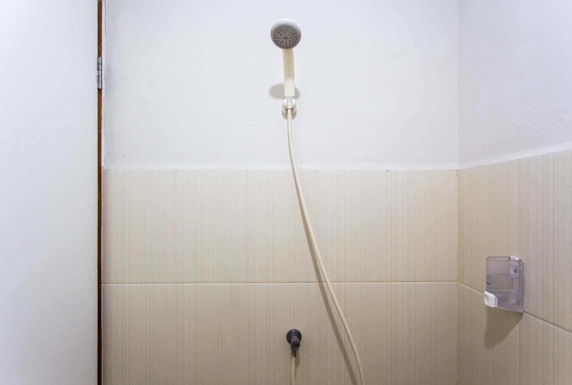 Reddoorz Apartment @ Green Pramuka Jakarta Extérieur photo