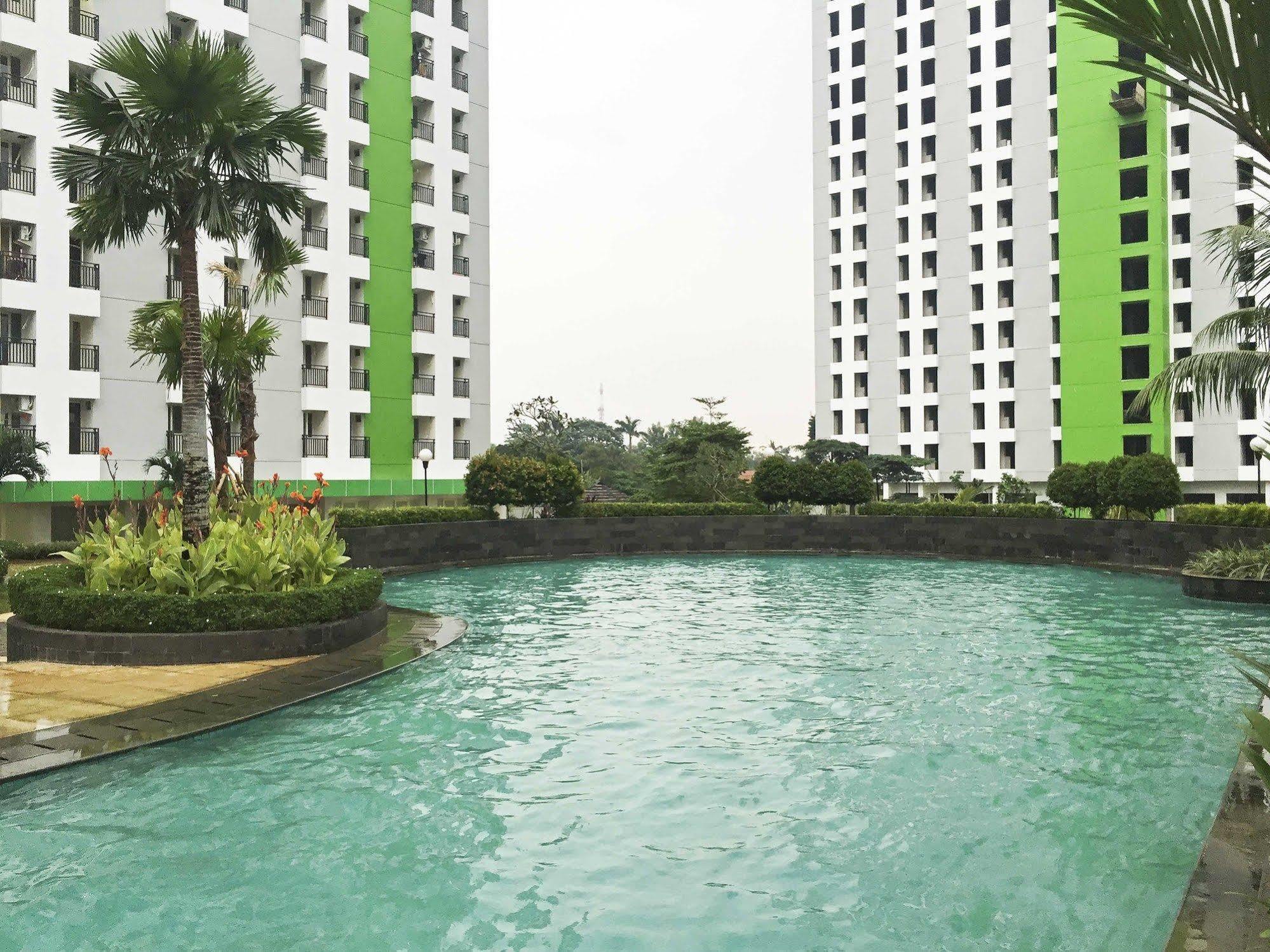 Reddoorz Apartment @ Green Pramuka Jakarta Extérieur photo