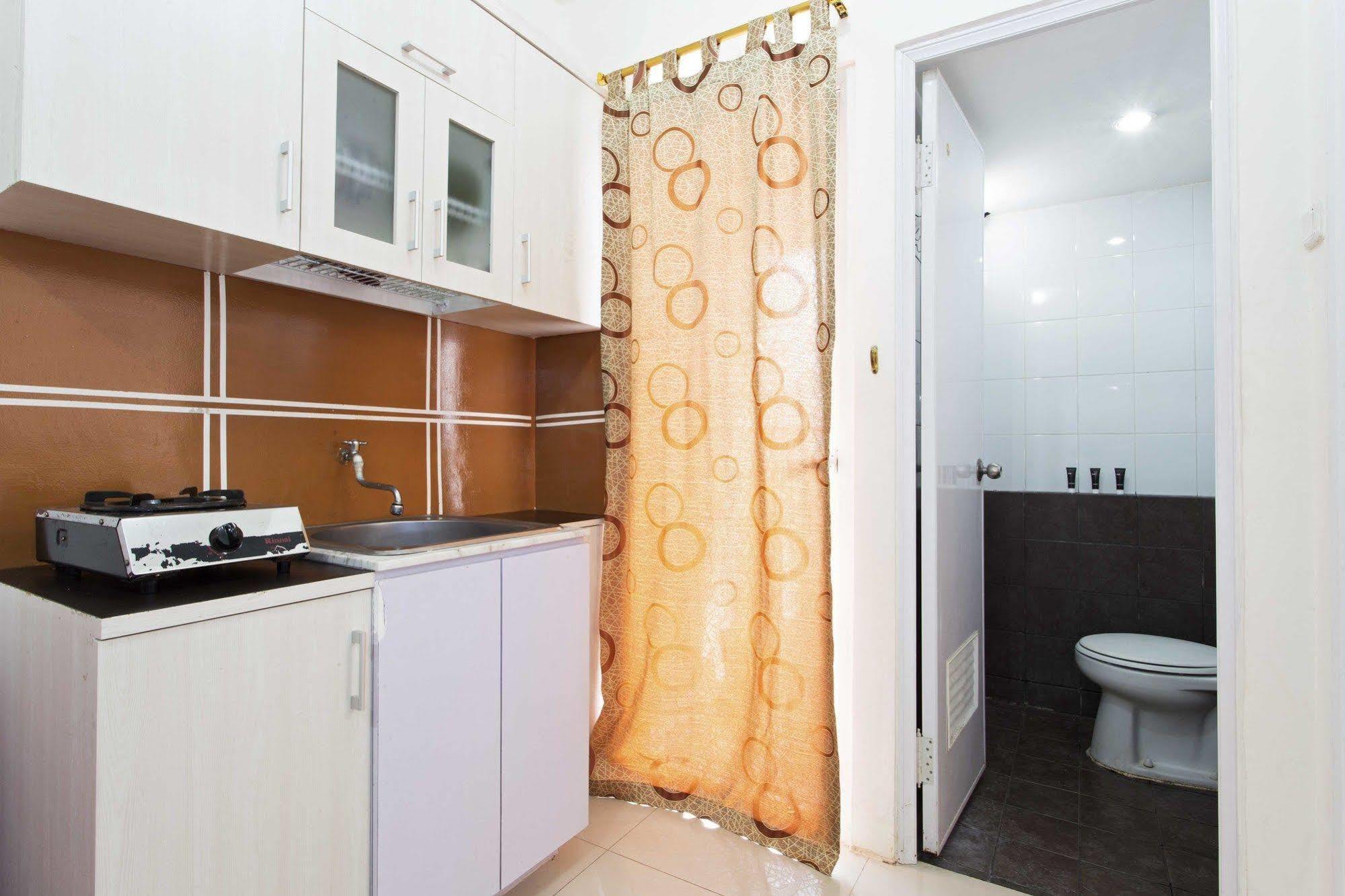 Reddoorz Apartment @ Green Pramuka Jakarta Extérieur photo