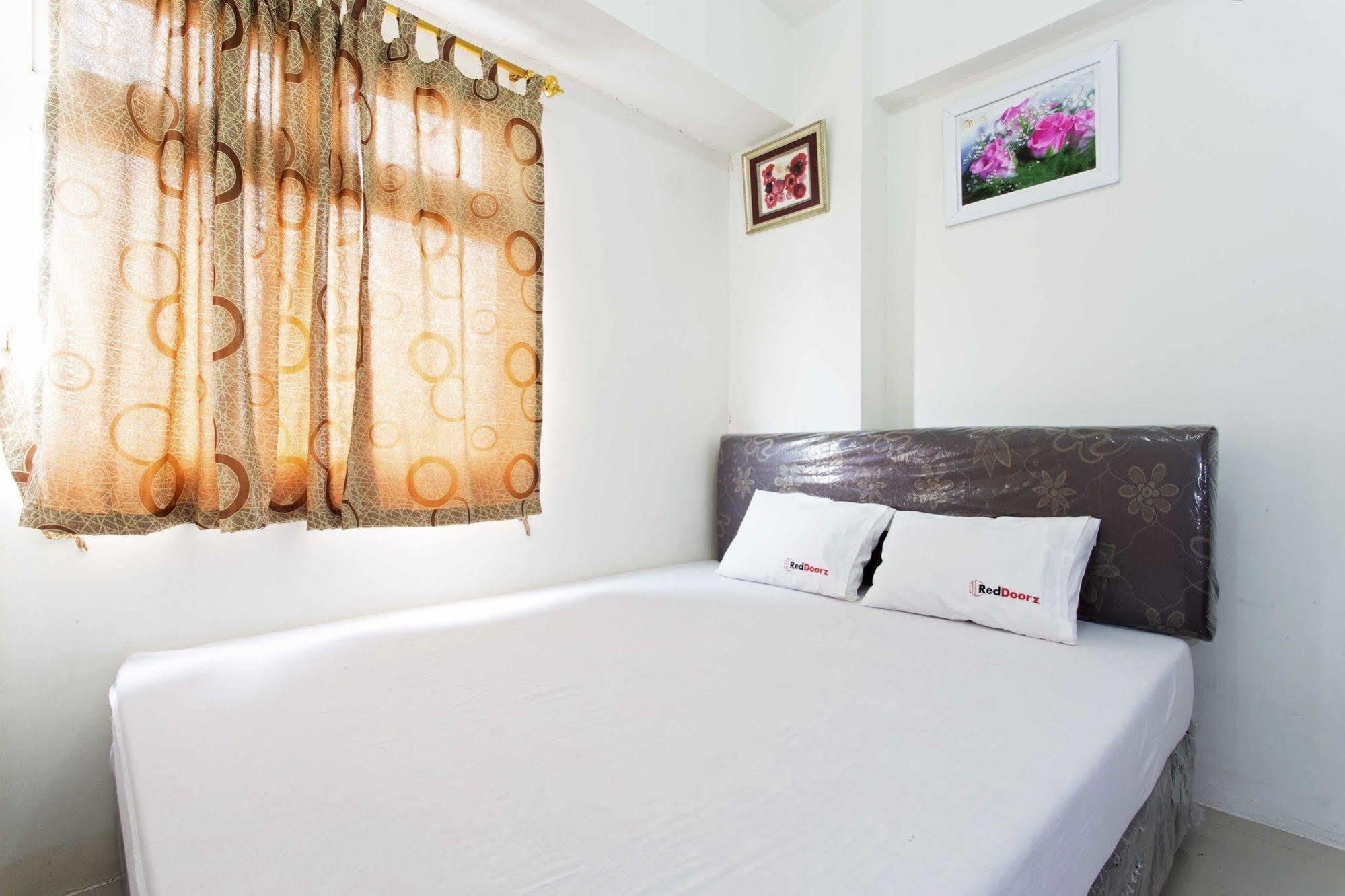 Reddoorz Apartment @ Green Pramuka Jakarta Extérieur photo